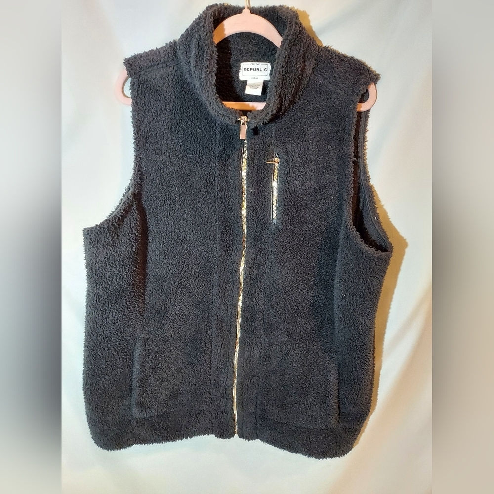 For the Republic Extra Soft Black Furry Pocketed Zip Up Vest - Size 2X
